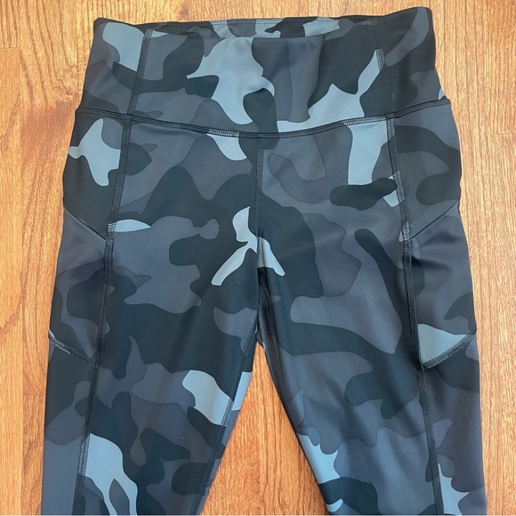 Athleta Camo Contender 7/8 Tights Pants size S - Picture 3 of 16